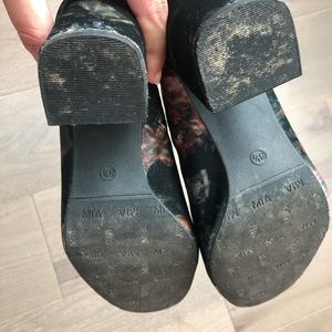 MIA Ankle boot/hills floral size 8.5